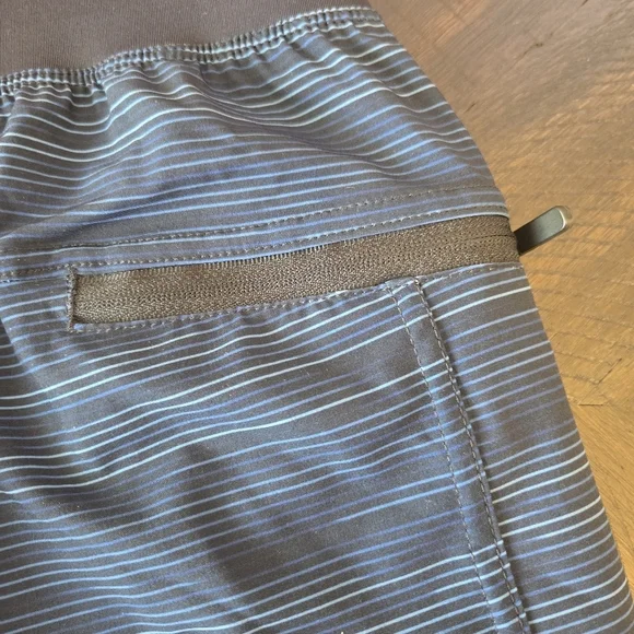NWT GAIAM Men's Streak 9 In Short - Navy Blue Striped Athletic Shorts Large - Picture 11 of 14